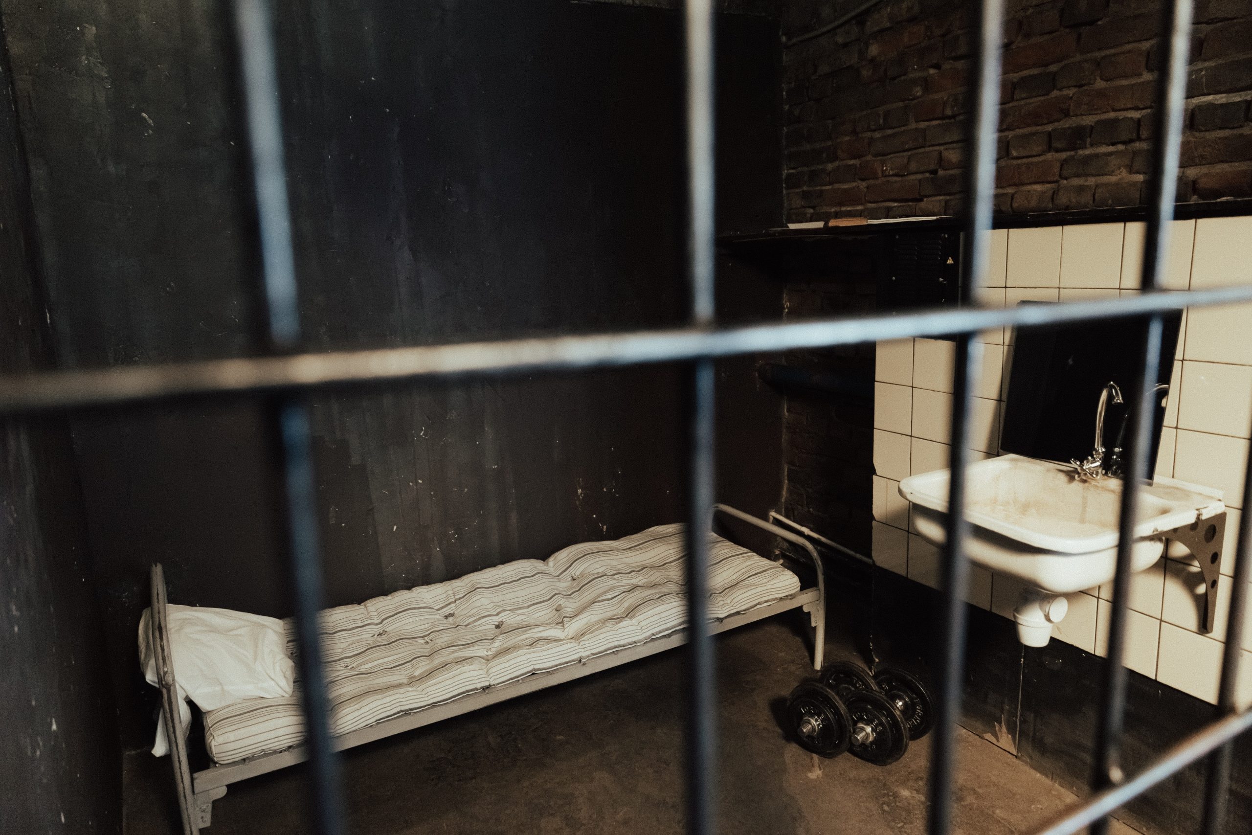 Zastępcza kara pozbawienia wolności – czy istnieje możliwość jej uniknięcia?