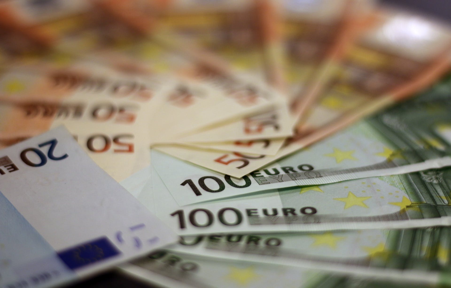 Czy komornik może egzekwować zagraniczne długi?
